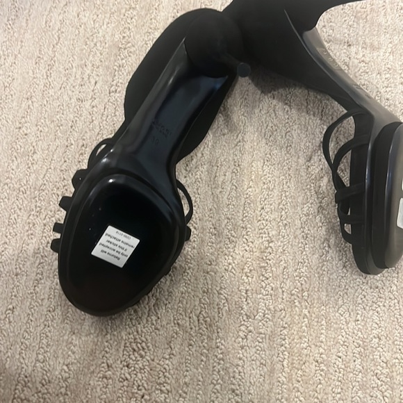 %100 authentic gucci heels - Picture 3 of 3